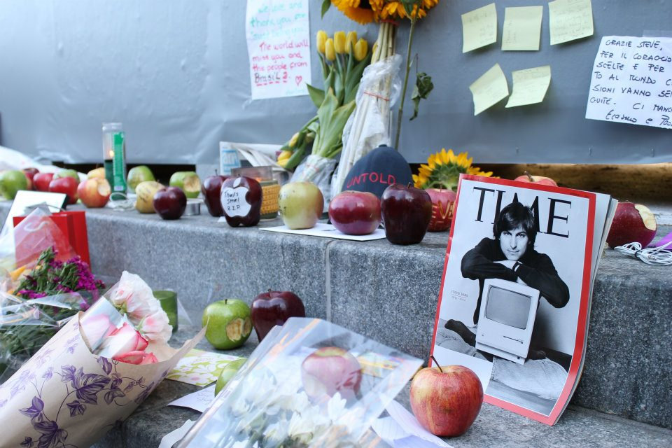 Offerings in honor of Steve Jobs, NYC